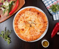 Pizza margherita-2wb